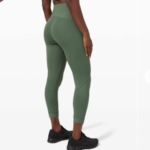 *SOLD* LULULEMON BRAND NEW crop legging